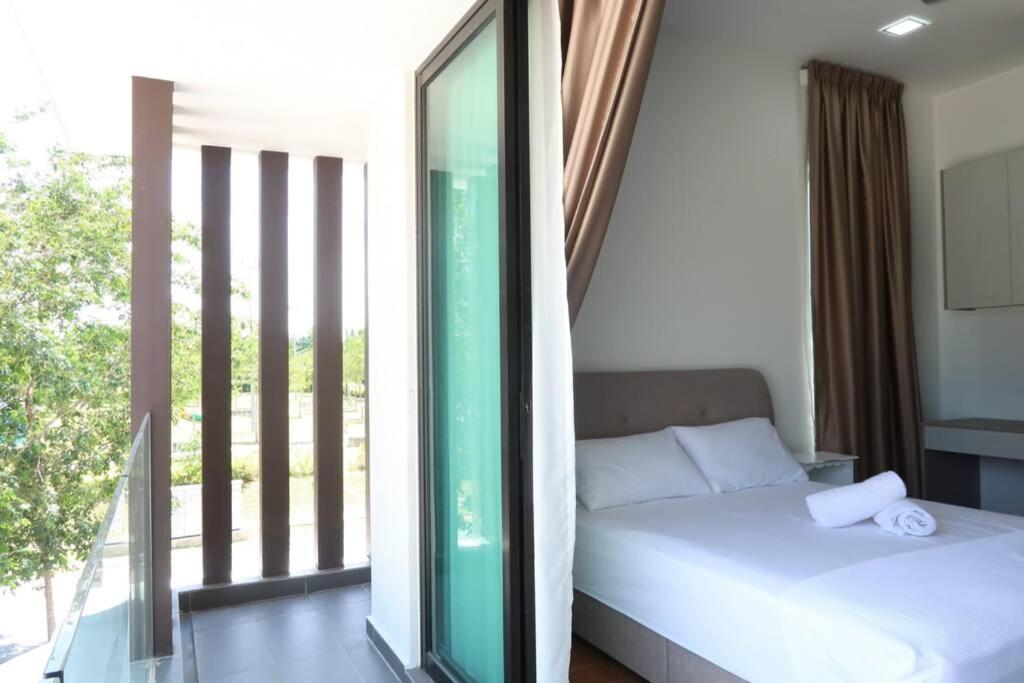 Promo Private Luxurious Nilai Vacation Home Экстерьер фото