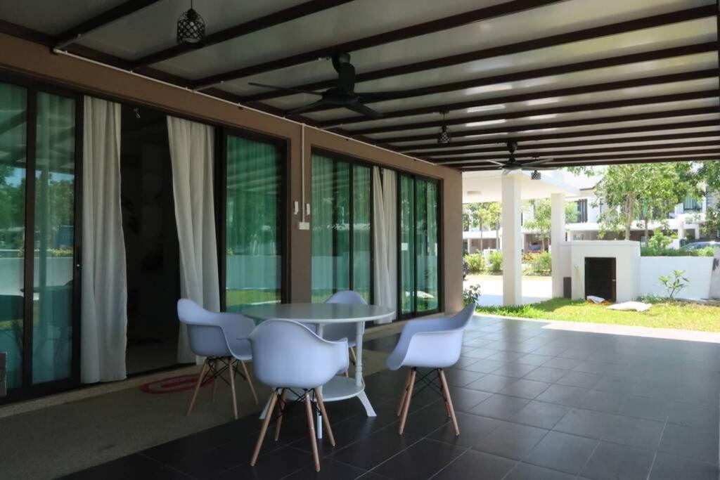 Promo Private Luxurious Nilai Vacation Home Экстерьер фото
