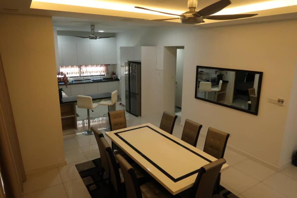 Promo Private Luxurious Nilai Vacation Home Экстерьер фото