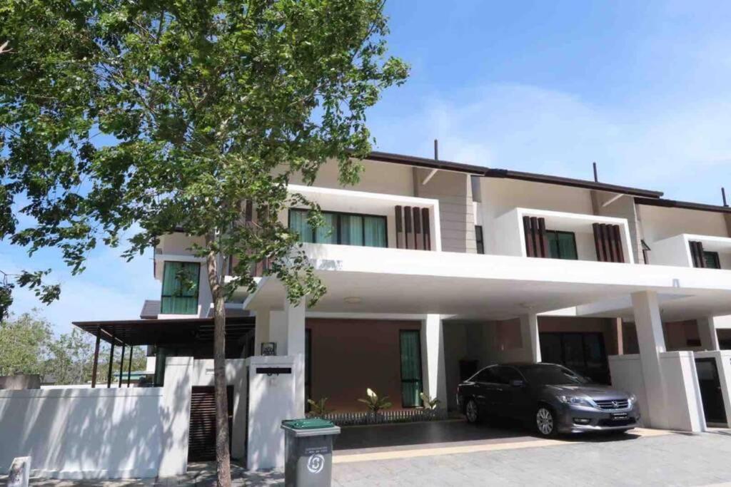 Promo Private Luxurious Nilai Vacation Home Экстерьер фото