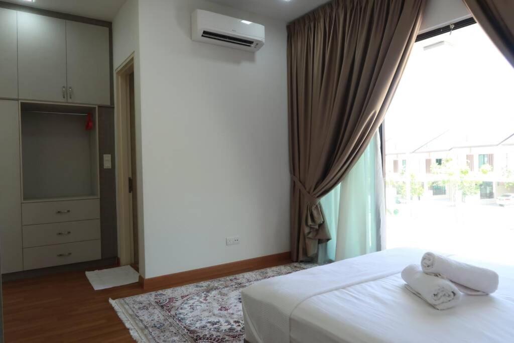 Promo Private Luxurious Nilai Vacation Home Экстерьер фото